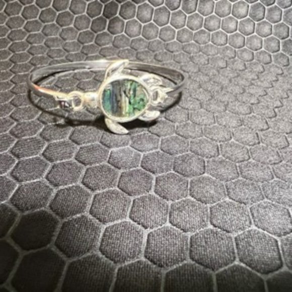 Turtle Bracelet with Green Abalone Stone Made of .925 Silver - Picture 1 of 1